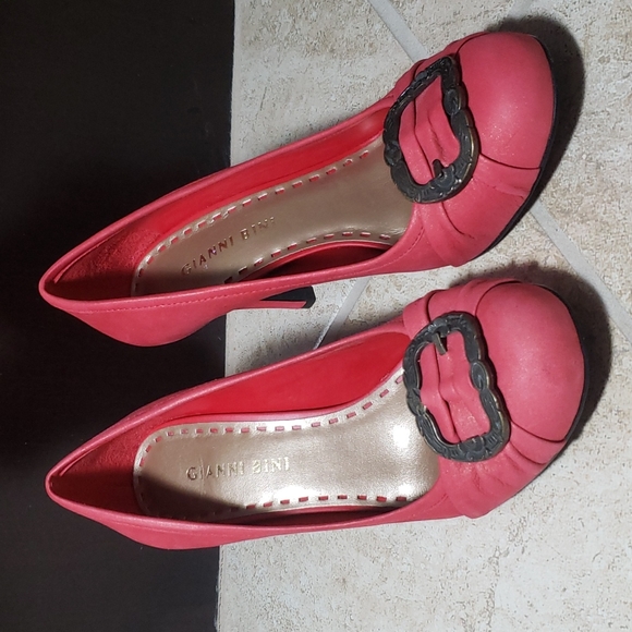 Red High Heels - Picture 2 of 10